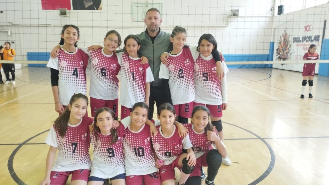 Voleybol Küçük Kızlar Kategorisinde Final Maçını da Kazandık.